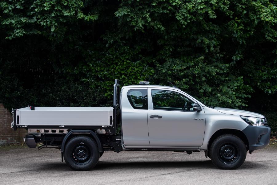 Toyota Hilux Xtra Cab Tipper 2017 года  (UK) (фото 9 из 15)